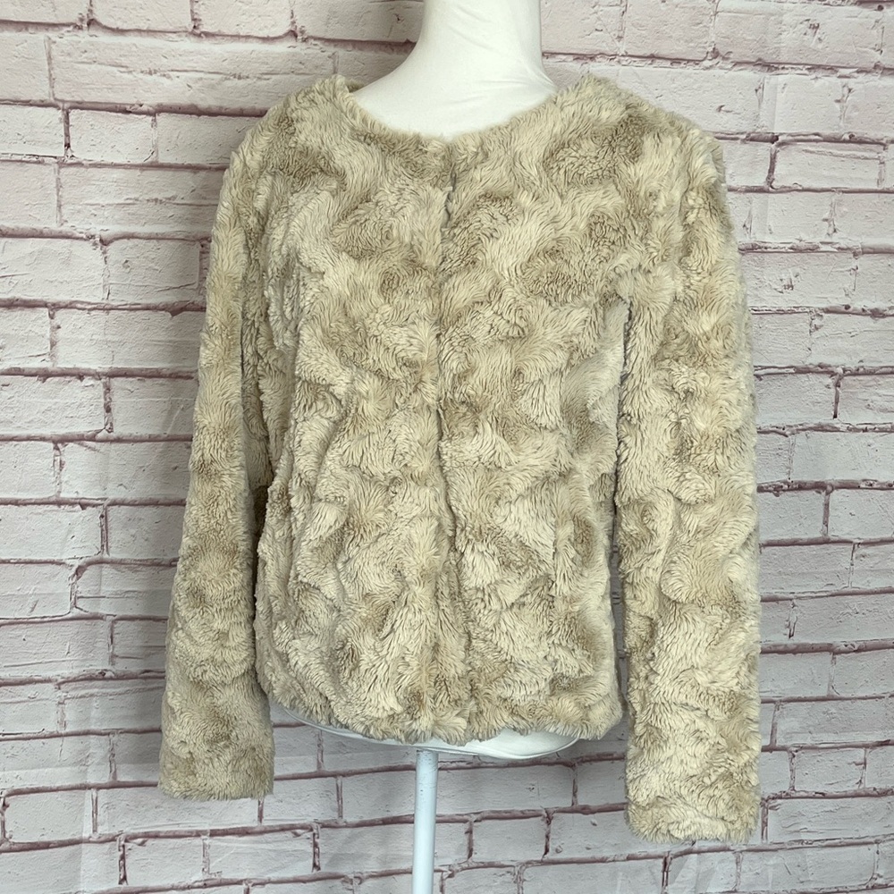 Vero Moda Curl Faux Fur Short Jacket Size Large Like New - Picture 3 of 9